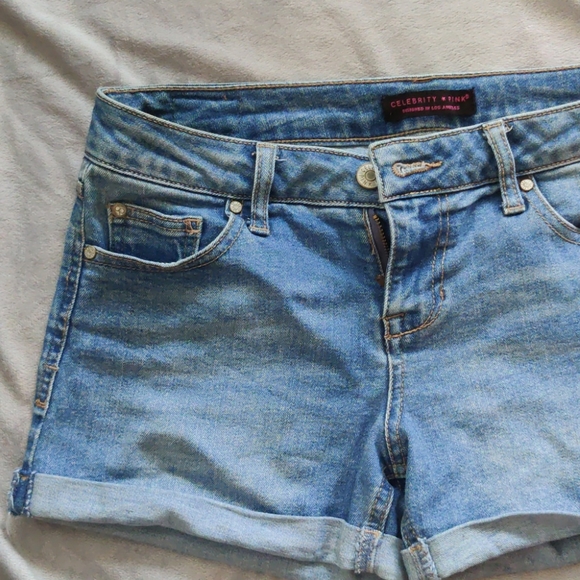 Shorts - Picture 2 of 5